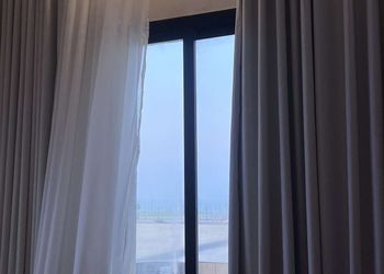 استديو بسرير ماستر وجلسة جانبية 