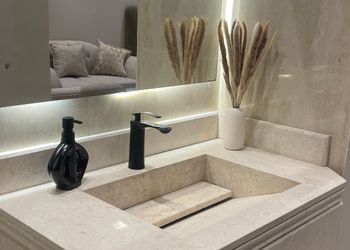 استديو بسرير ماستر وأثاث مريح 