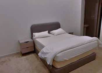 شاليه بمسطح اخضر وجلسة خارجية 