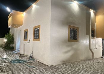 استراحة بمجالس واسعة وفناء خارجي 