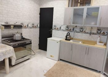 استراحة ببيت شعر وفناء خارجي