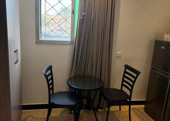 استديو بأثاث مريح وبسيط 