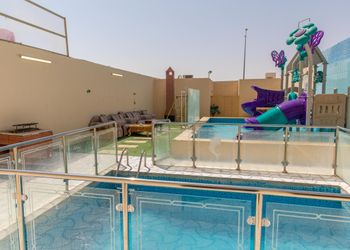 شاليه بالعاب مائية و مسطح اخضر