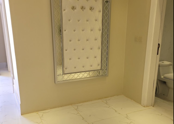 شاليه بمسطح اخضر وجلسة خارجية 
