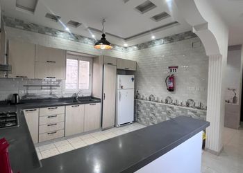 شاليه تصميم واسع ومسبح خارجي 