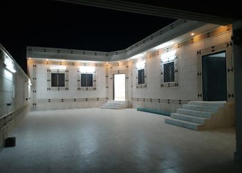 استراحة بمجالس وفناء خارجي 