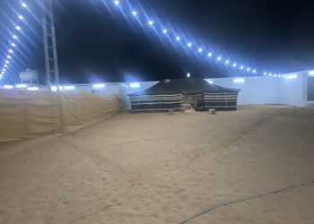 استراحة بجلسات خارجية ومساحات واسعة