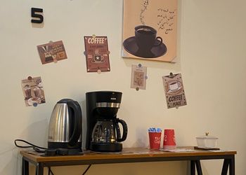 استديو بسرير ماستر وجلسه جانبيه
