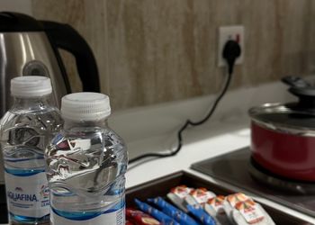 شقة بغرفة معيشة وغرفة نوم 