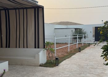 استراحة بجلسة خارجية و مسبح
