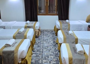استديو هادئ بأثاث مريح