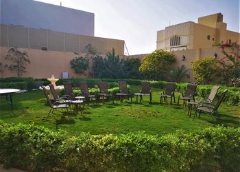 منتجع فندقي بصاله واطلاله على الحديقه 