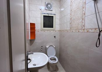 شقة بغرفة معيشة وغرفة نوم 