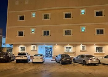 استديو بأثاث مريح وبسيط 