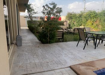 استراحة بمسطح اخضر وجلسة