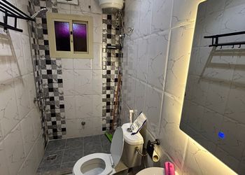 استديو بأثاث مريح وبسيط 