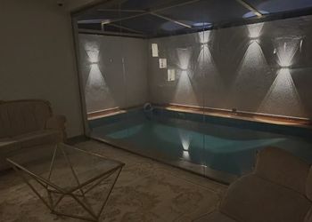 استديو بأثاث مريح وبسيط 