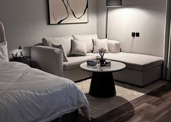 استديو هادئ بسرير ماستر