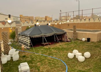 شاليه بطابع تراثي وجلسة خارجية 