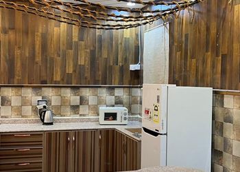 شاليه بمسطح اخضر وجلسة خارجية 
