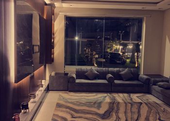 استراحة بمسطحات خضراء وملعب كره 