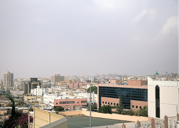 شقة ب3غرف نوم و مجلس