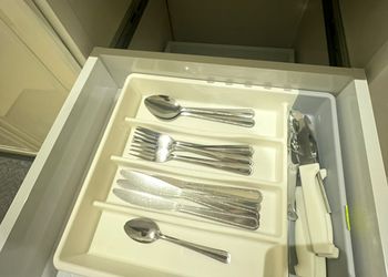 استديو بسرير ماستر وجلسة  