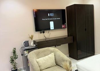 استديو بأثاث مريح وبسيط 