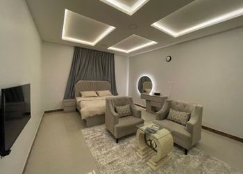 استديو بسرير ماستر وجلسة جانبية
