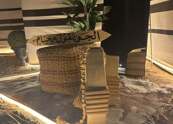 مخيم ببيت شعر وجلسة عريش