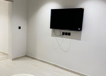 استديو بأثاث مريح وبسيط 