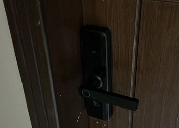 شقة بغرفة جلوس وغرفتين نوم 