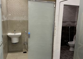 شاليه بألعاب أطفال ومسبح