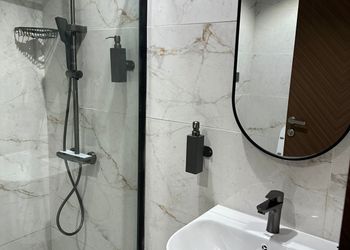 استديو بأثاث مريح وبسيط 
