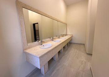 استراحة بخيمه ومسطح اخضر 