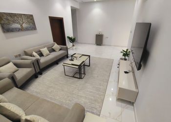 شقة بغرفة جلوس وغرفتين نوم 