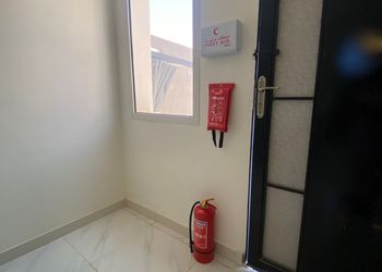 شقة بصالة مريحة وغرفة نوم 