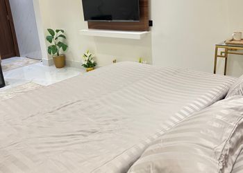 استديو بسرير ماستر وجلسة جانبية