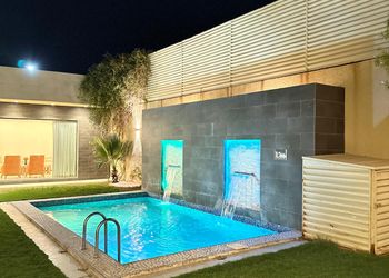 شاليه بمسبح خارجي وألعاب أطفال