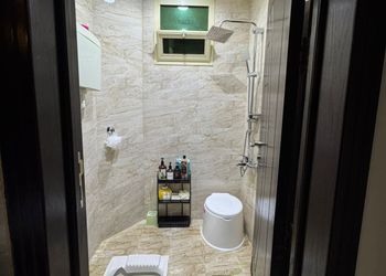 استديو بسرير ماستر وجلسة جانبية 
