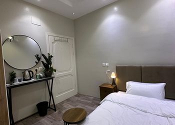 استديو بأثاث مريح وبسيط 