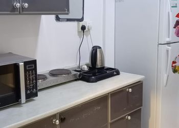 استديو بأثاث مريح وبسيط 
