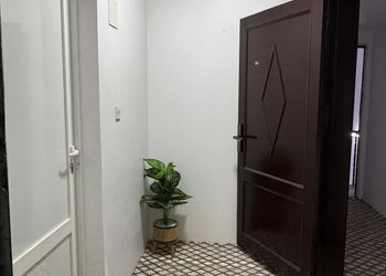 استديو باثاث مريح وبسيط 