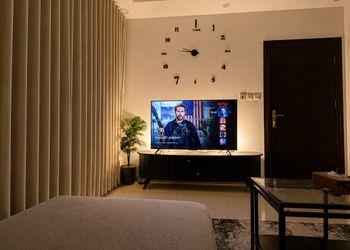 شقة بغرفة معيشة وغرفة نوم 