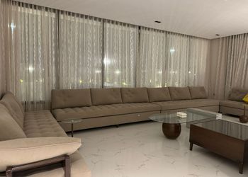 شاليه بمسطح اخضر وجلسة خارجية 