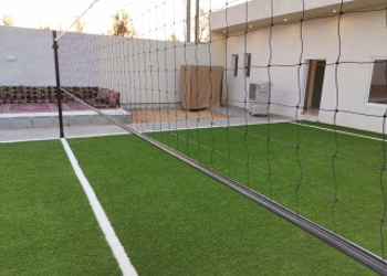 شاليه بملعب كرة طائرة