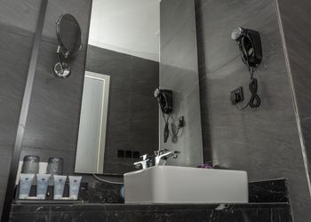 استديو بسرير ماستر وجلسة جانبية 