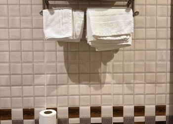 استديو بأثاث مريح وبسيط 