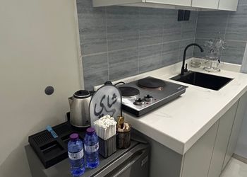 استديو بسرير ماستر وأثاث مريح 