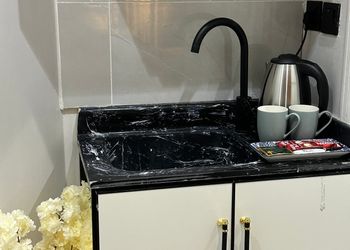 استديو بسرير ماستر وجلسة جانبية 
